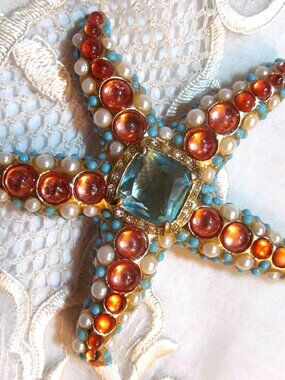 1980-S KJL (KENNETH JAY LANE) LARGE MULTICOLORED STARFISH BROOCH